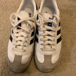 Adidas Samba shoes. Mens 6.5/ womens 8.